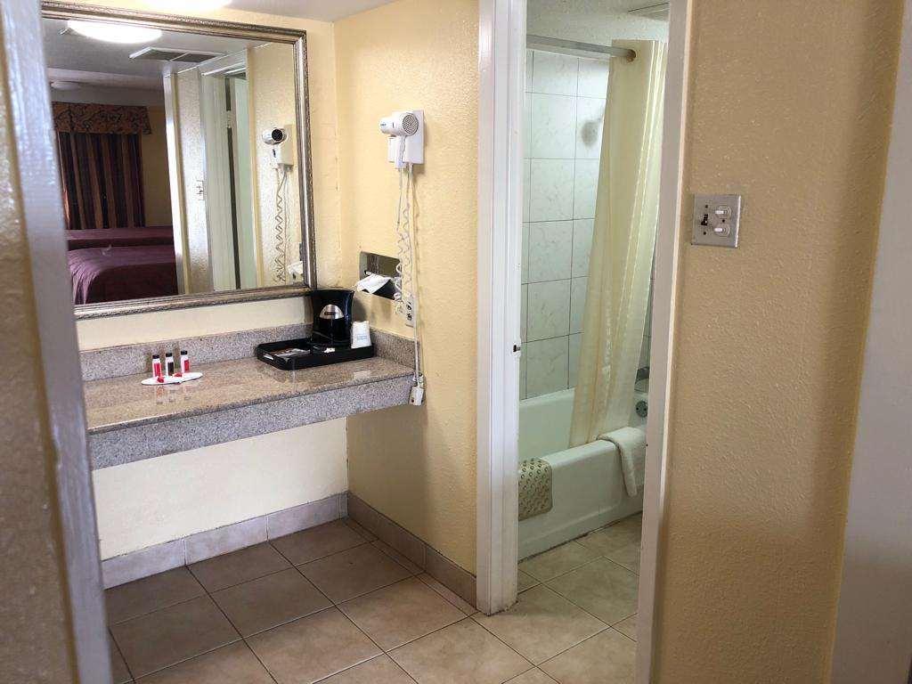 Days Inn By Wyndham Gainesville Exterior foto