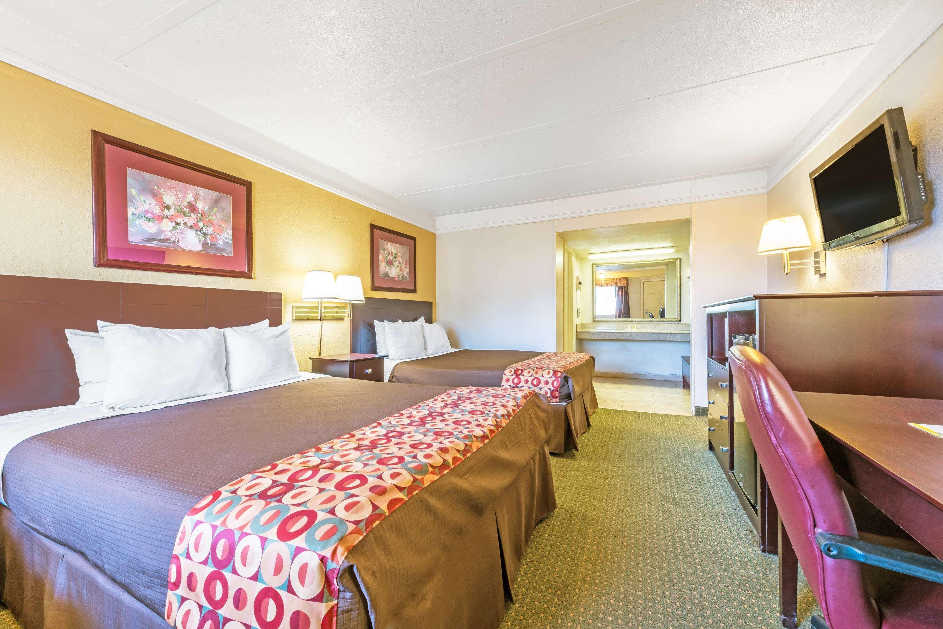 Days Inn By Wyndham Gainesville Exterior foto