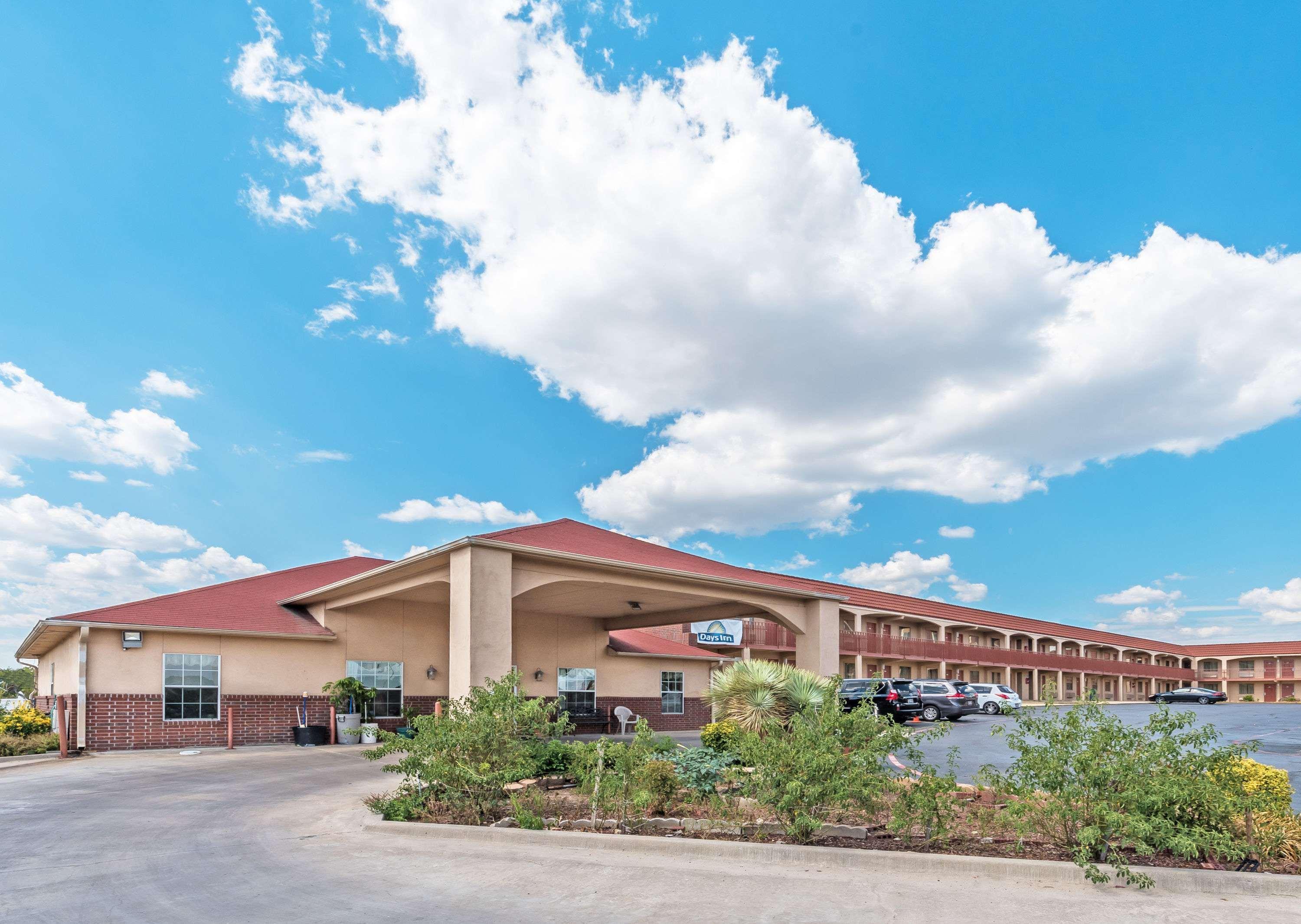 Days Inn By Wyndham Gainesville Exterior foto