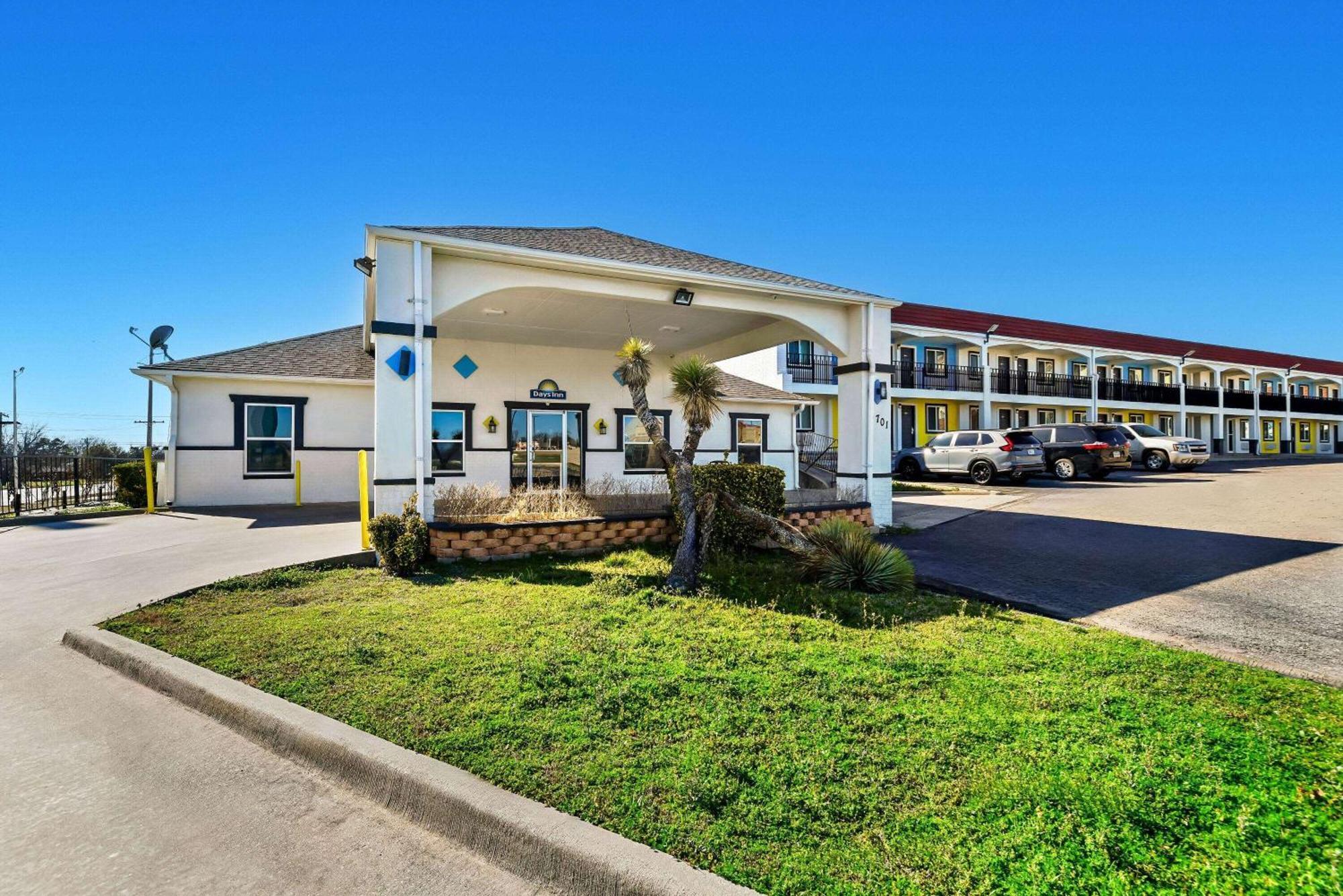 Days Inn By Wyndham Gainesville Exterior foto