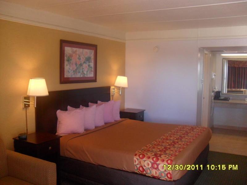 Days Inn By Wyndham Gainesville Exterior foto